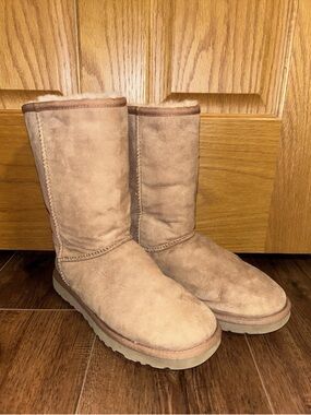 UGG Women's Beige Suede Pull On Boot Size 7 S/N 3178 Genuine Leather & Sheepskin